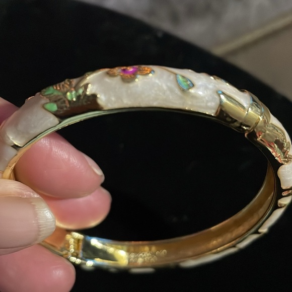 Vintagee gold-tone enamel bangel bracelet - Picture 2 of 6